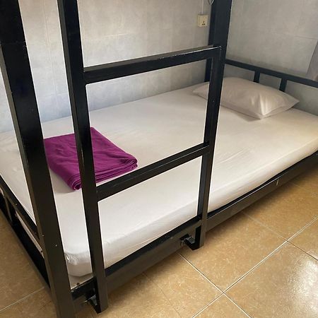 The Eighty8 Hostel Phnom Penh Exterior photo