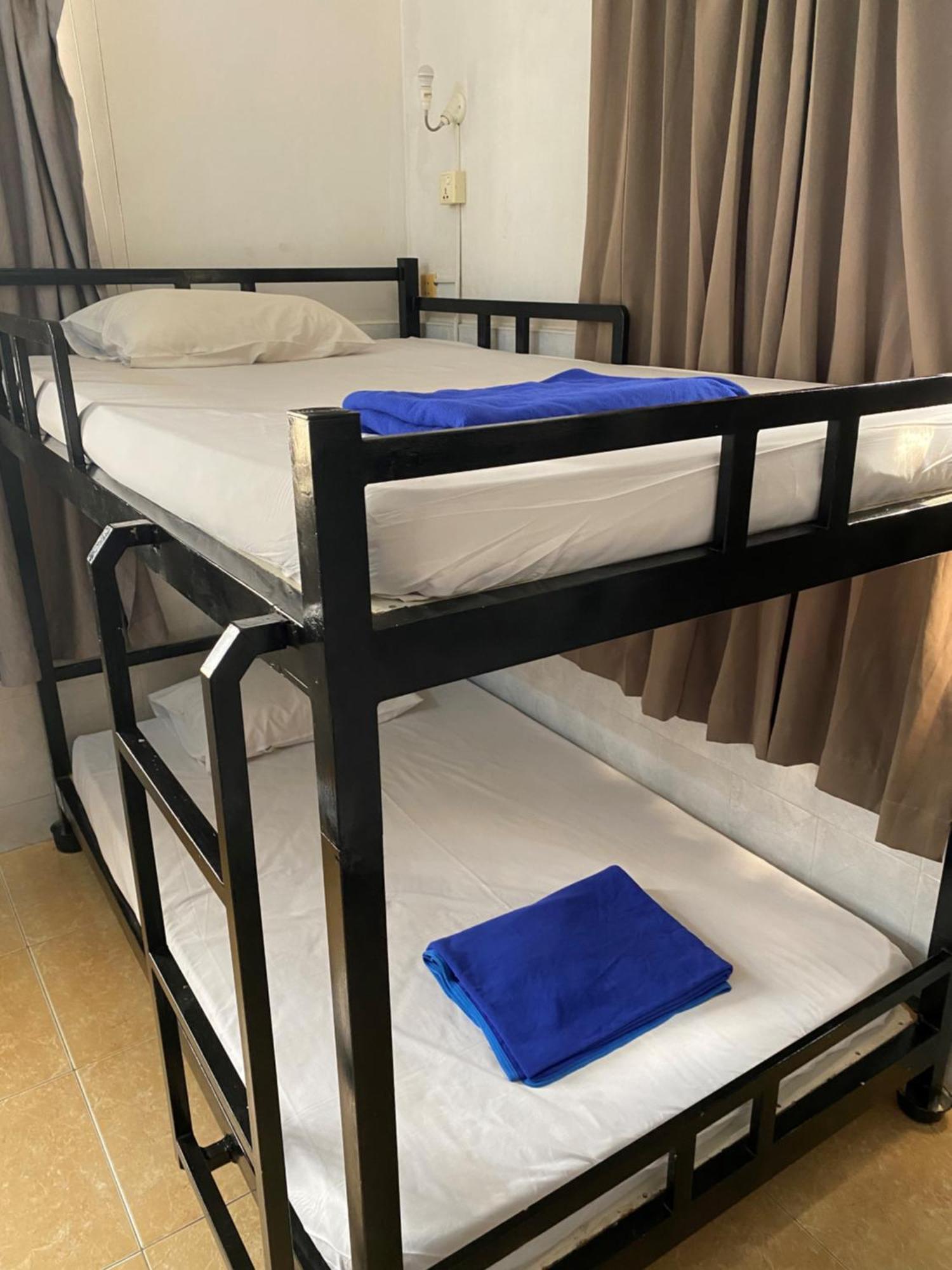 The Eighty8 Hostel Phnom Penh Exterior photo