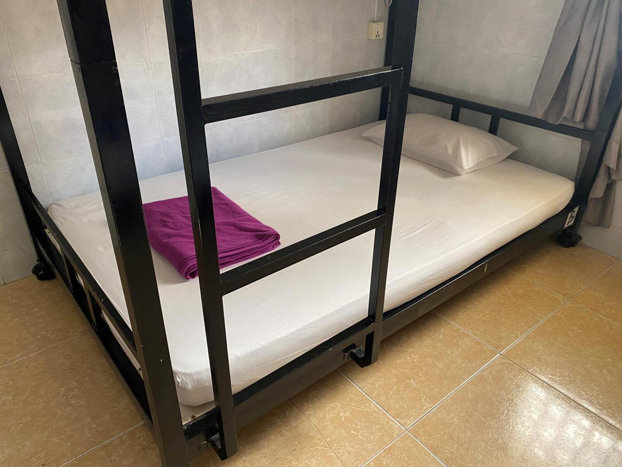 The Eighty8 Hostel Phnom Penh Exterior photo
