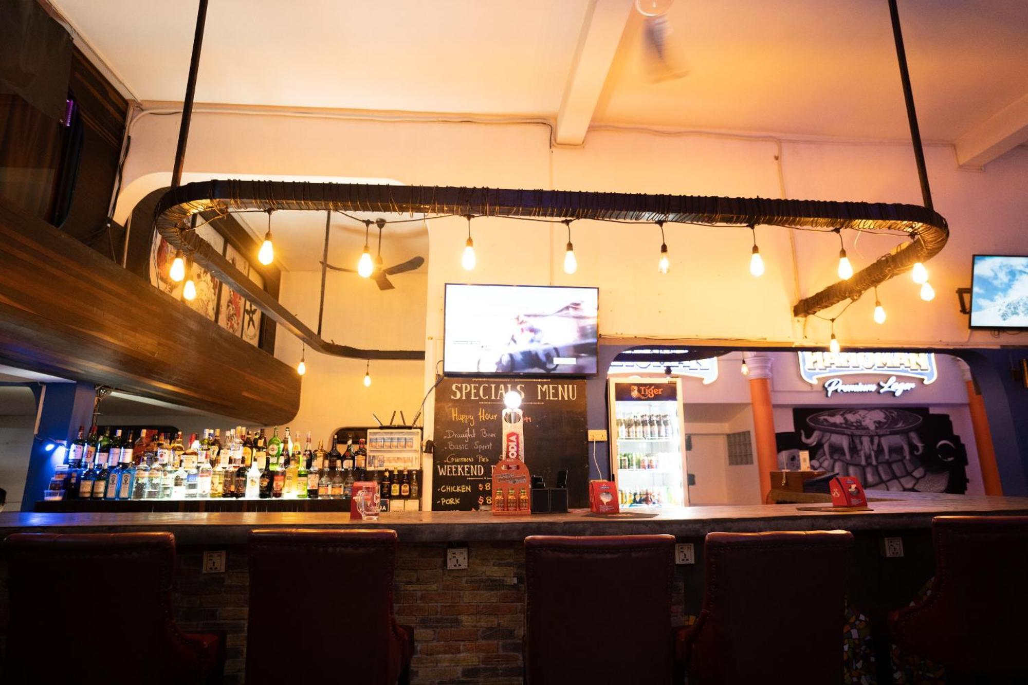 The Eighty8 Hostel Phnom Penh Exterior photo
