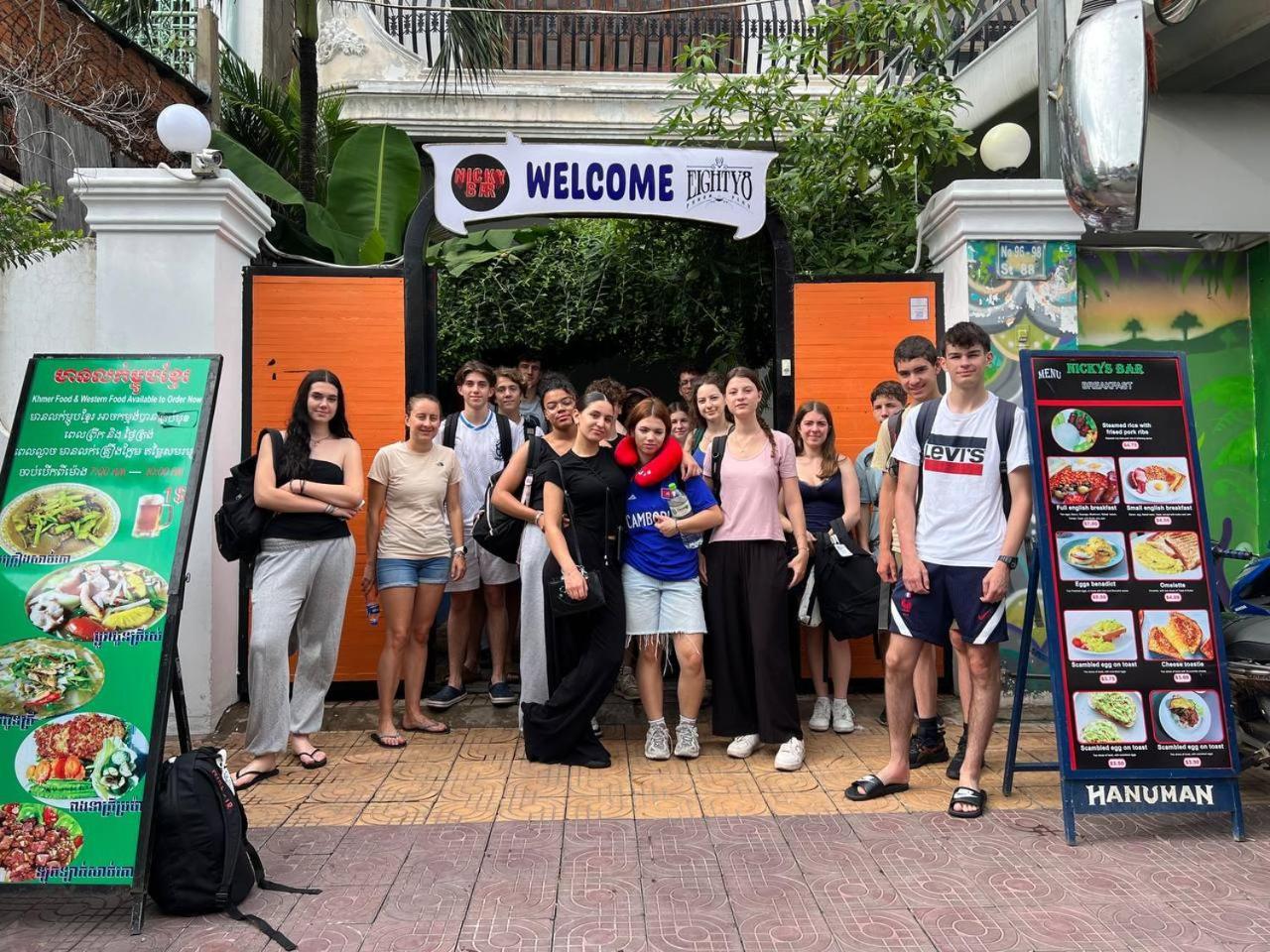 The Eighty8 Hostel Phnom Penh Exterior photo