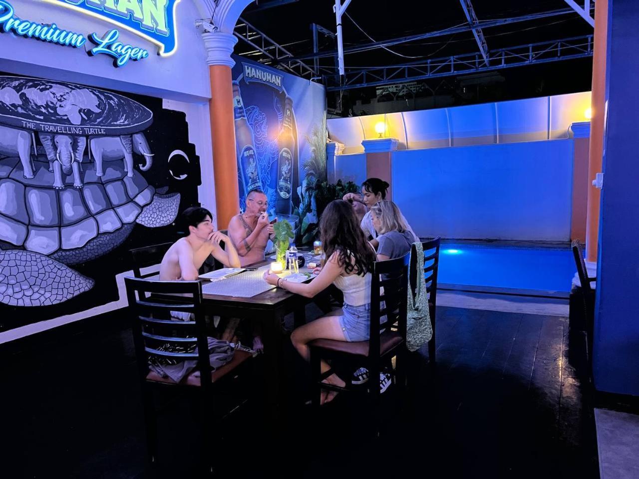The Eighty8 Hostel Phnom Penh Exterior photo