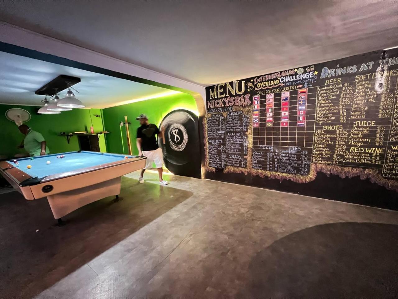 The Eighty8 Hostel Phnom Penh Exterior photo