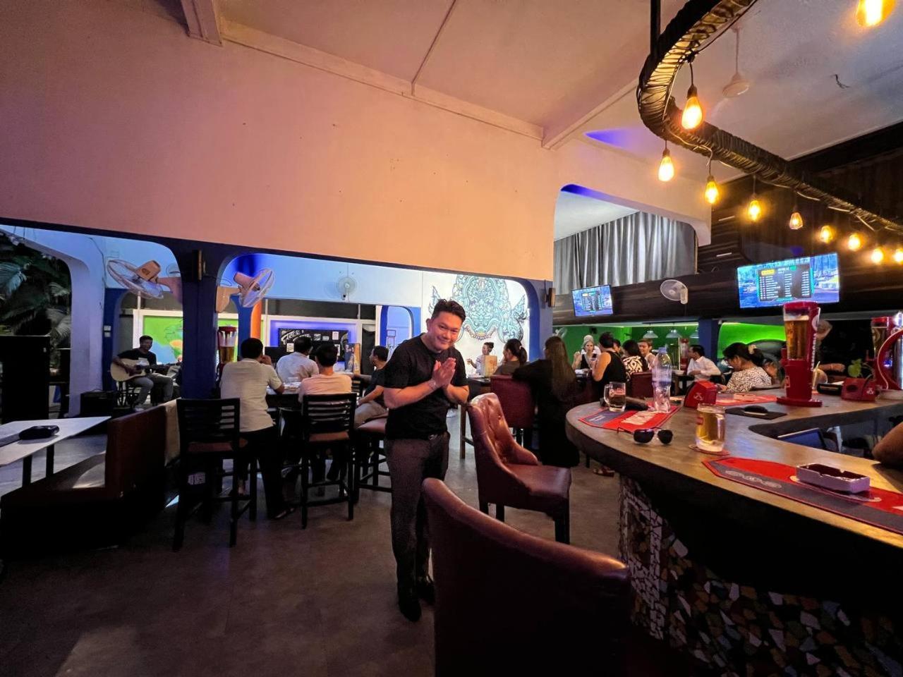 The Eighty8 Hostel Phnom Penh Exterior photo