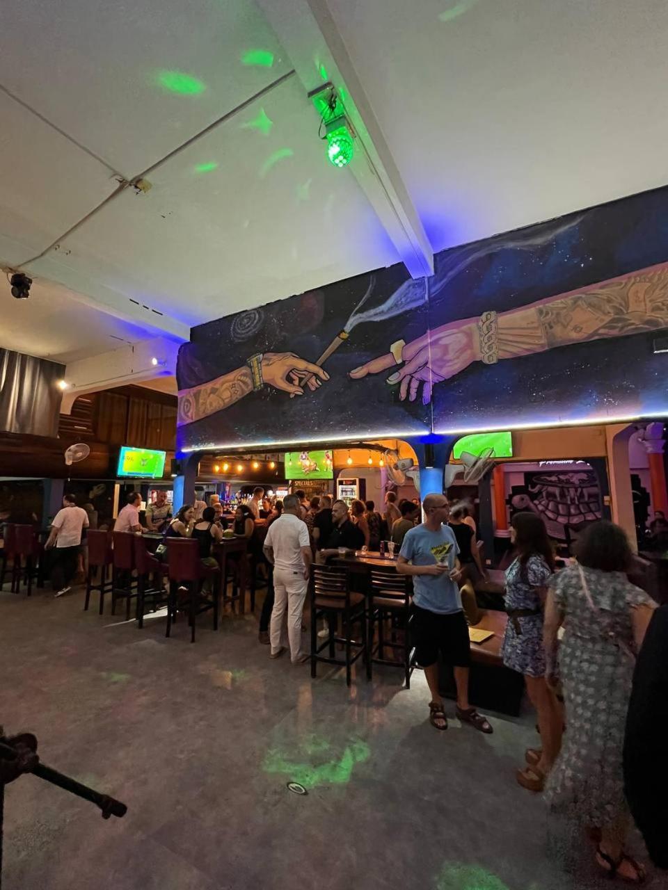 The Eighty8 Hostel Phnom Penh Exterior photo