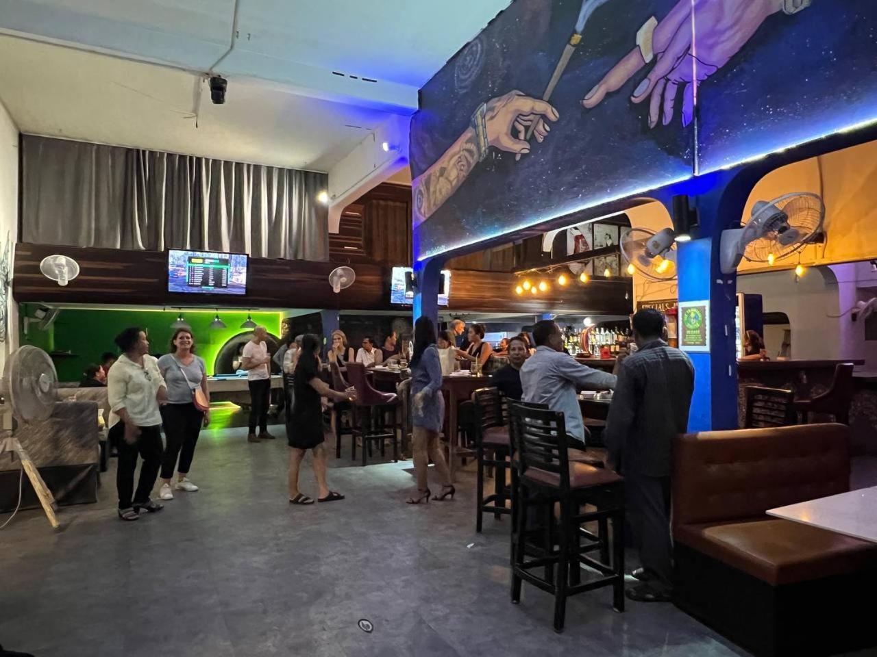 The Eighty8 Hostel Phnom Penh Exterior photo