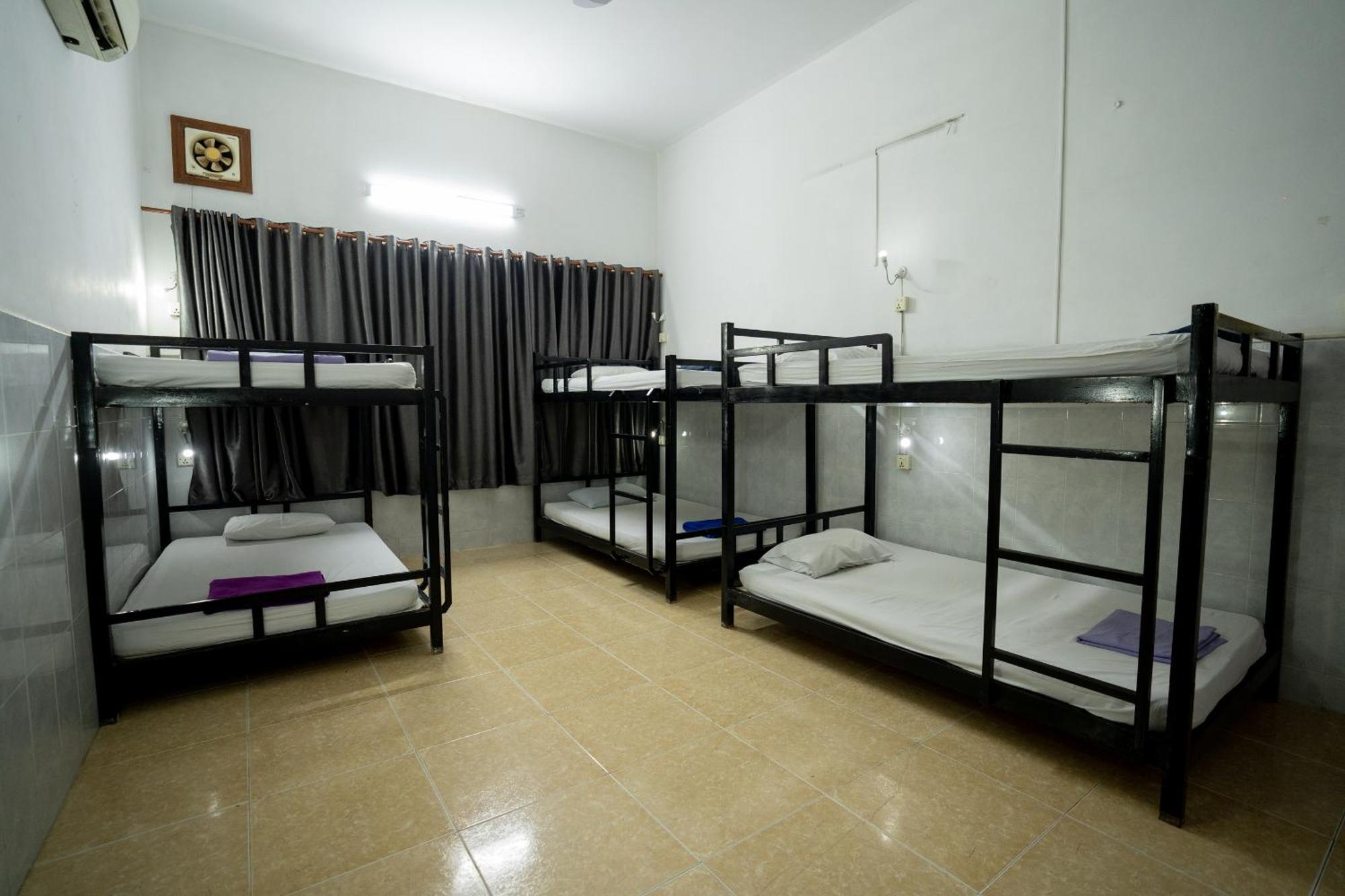 The Eighty8 Hostel Phnom Penh Exterior photo