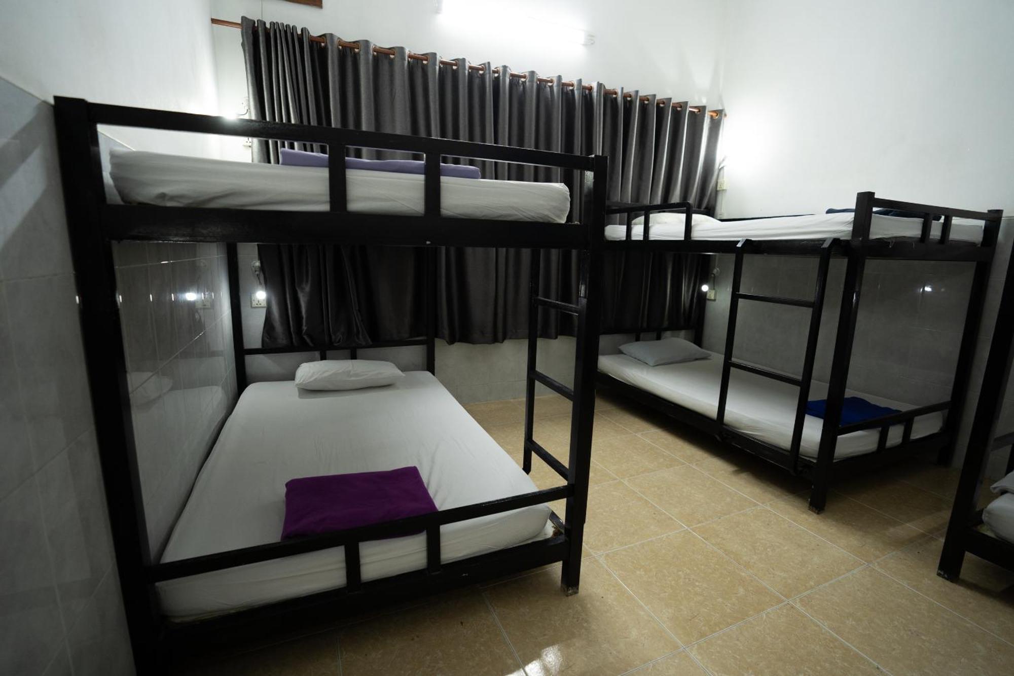The Eighty8 Hostel Phnom Penh Exterior photo