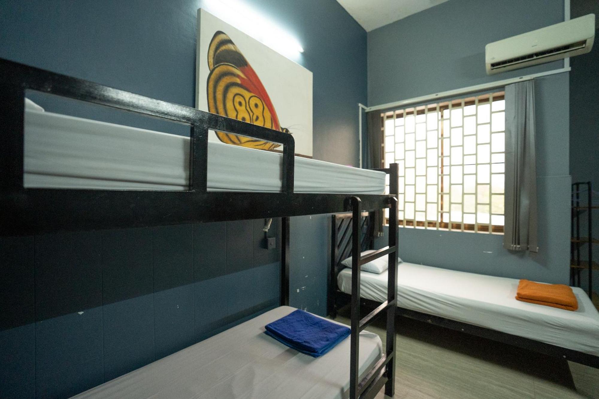 The Eighty8 Hostel Phnom Penh Exterior photo
