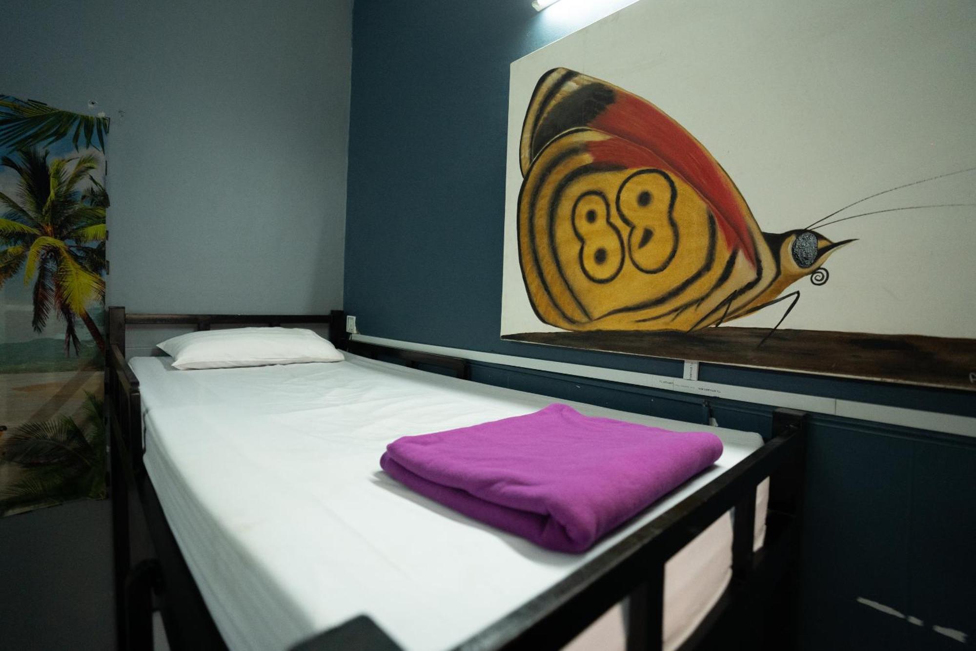 The Eighty8 Hostel Phnom Penh Exterior photo