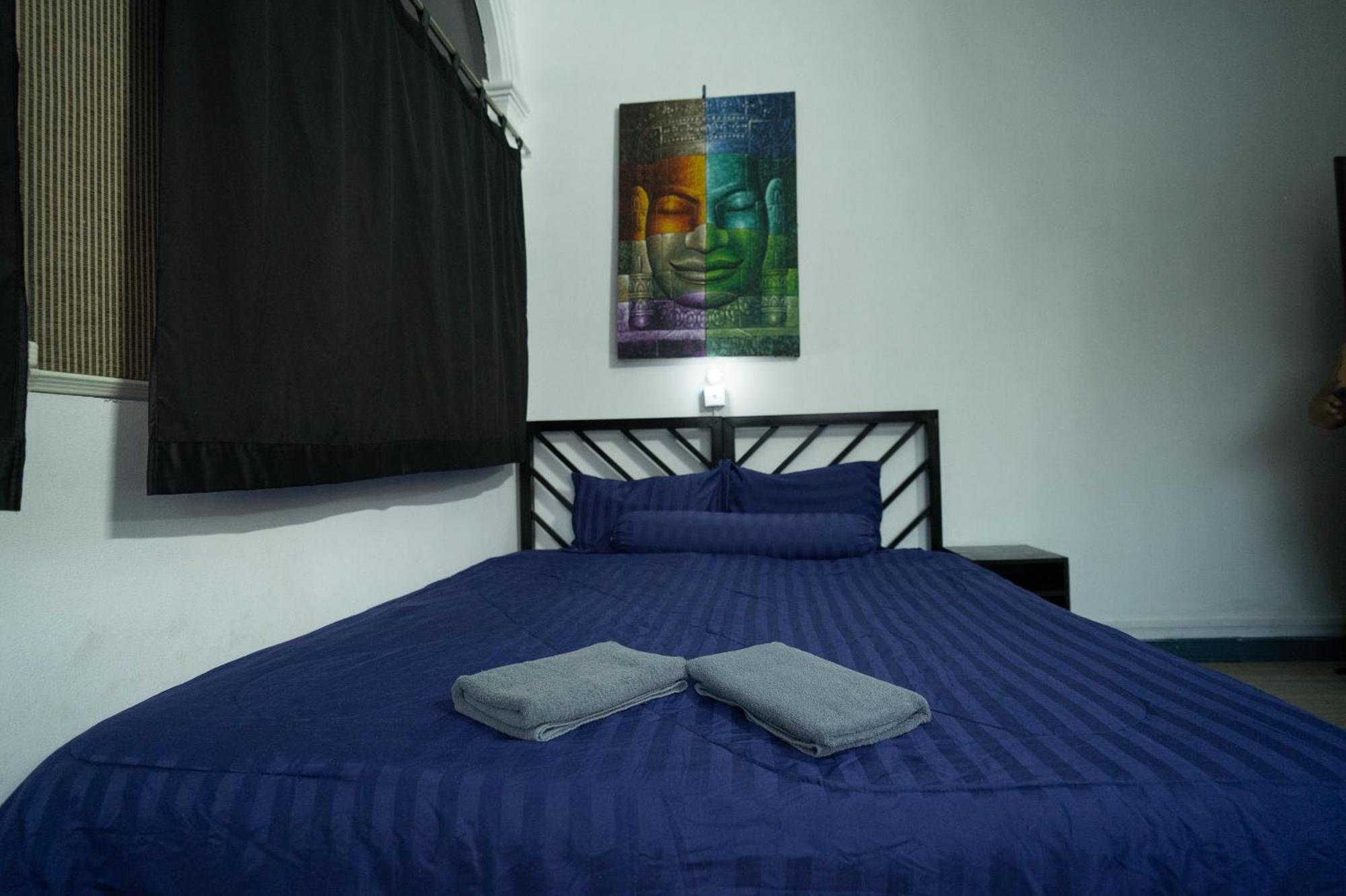 The Eighty8 Hostel Phnom Penh Exterior photo