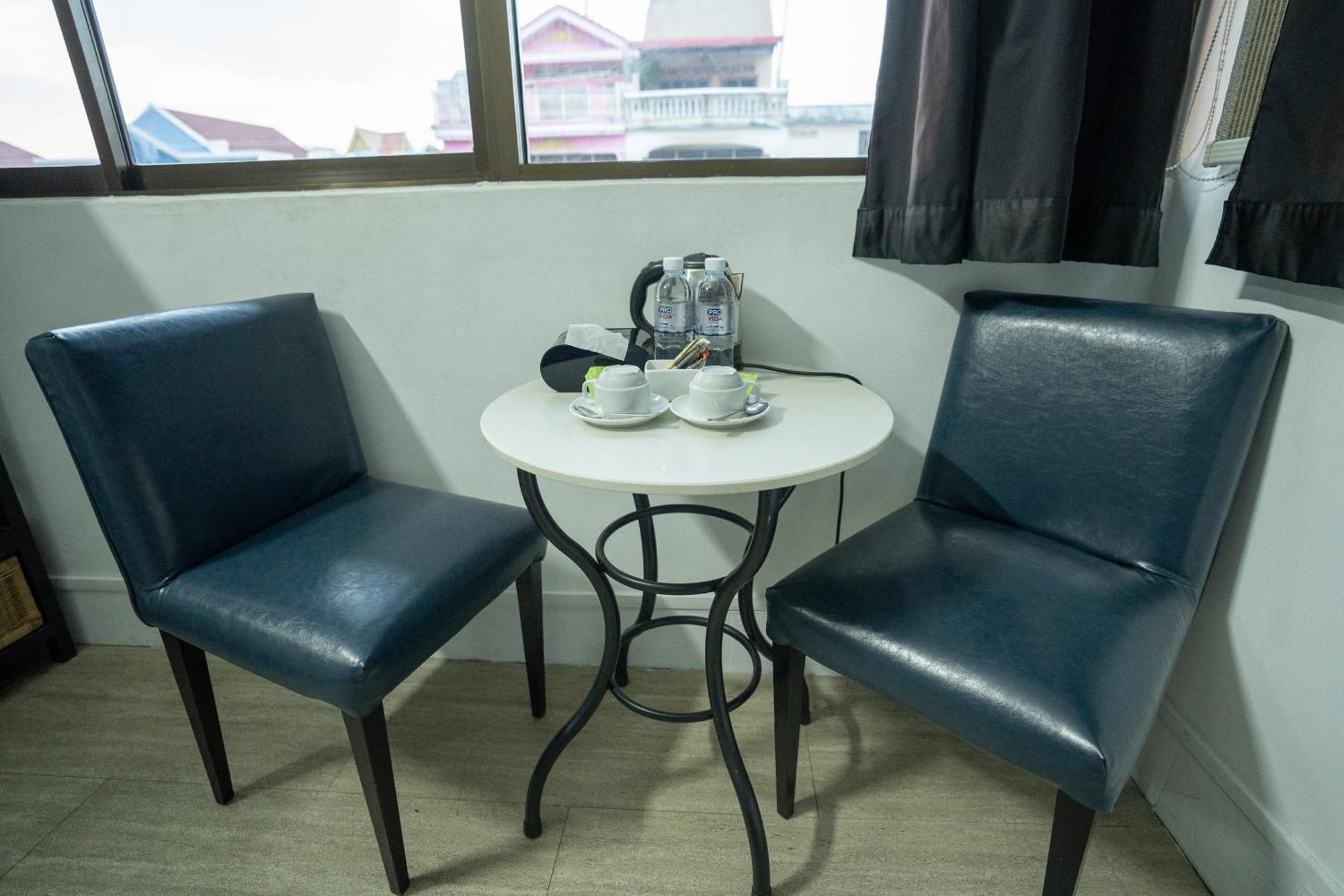 The Eighty8 Hostel Phnom Penh Exterior photo