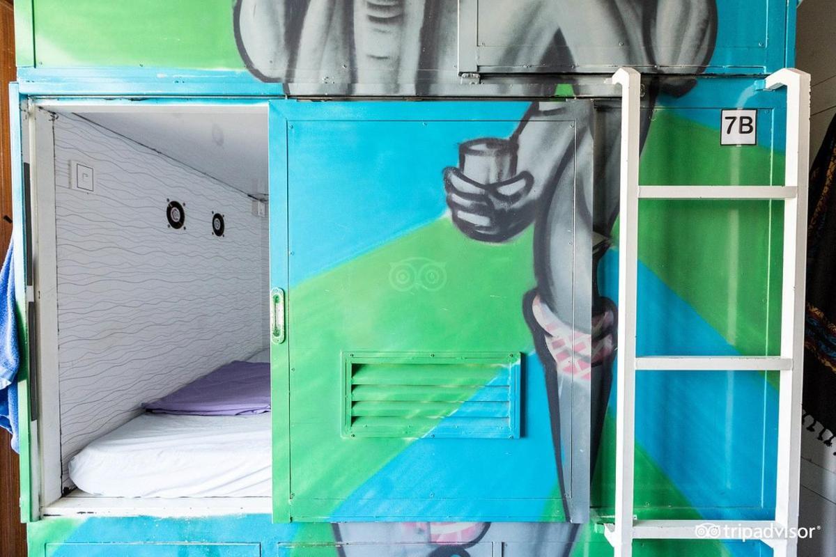 The Eighty8 Hostel Phnom Penh Exterior photo